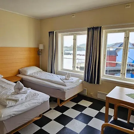 Hotel Lyngorporten Gjeving