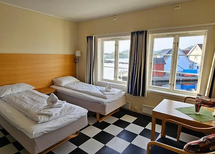 Hotel Lyngorporten Gjeving